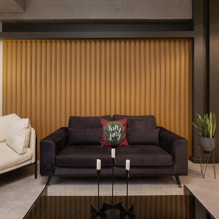 A Place 4U No6 - City Escape With Balcony Lounge & Open Living Space เอเธนส์ ภายนอก รูปภาพ