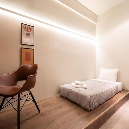 A Place 4U No6 - City Escape With Balcony Lounge & Open Living Space เอเธนส์ ภายนอก รูปภาพ
