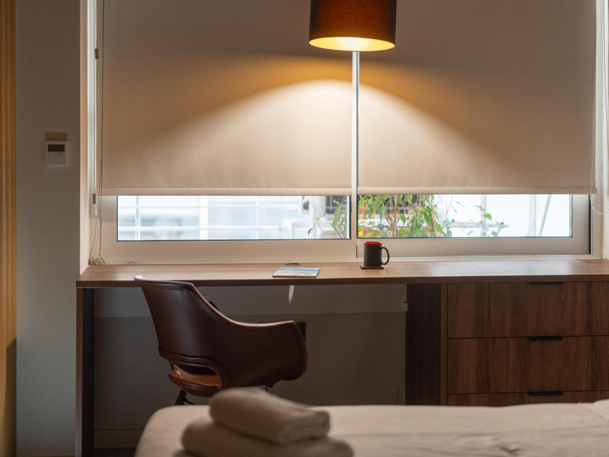 A Place 4U No6 - City Escape With Balcony Lounge & Open Living Space เอเธนส์ ภายนอก รูปภาพ