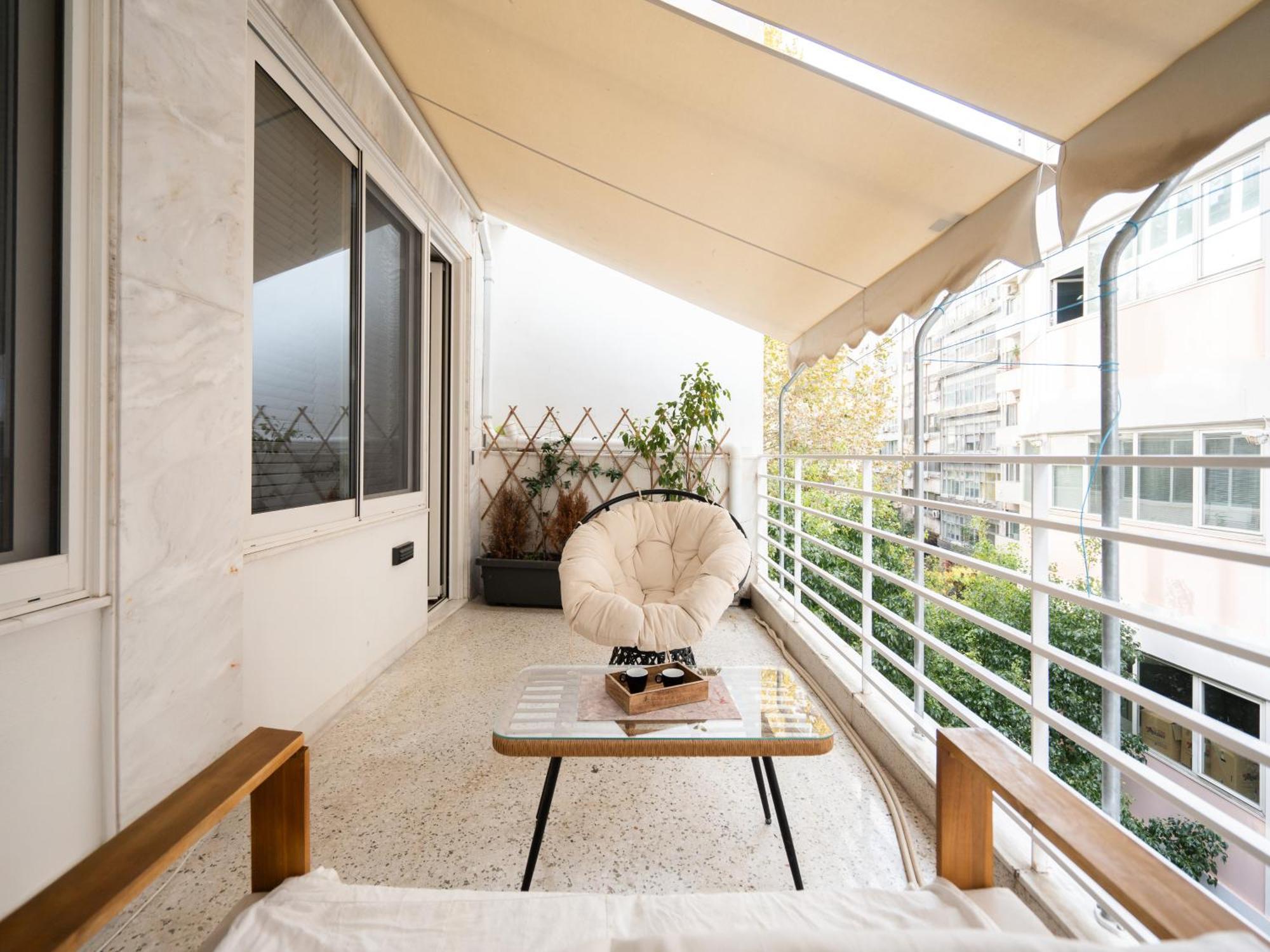 A Place 4U No6 - City Escape With Balcony Lounge & Open Living Space เอเธนส์ ภายนอก รูปภาพ