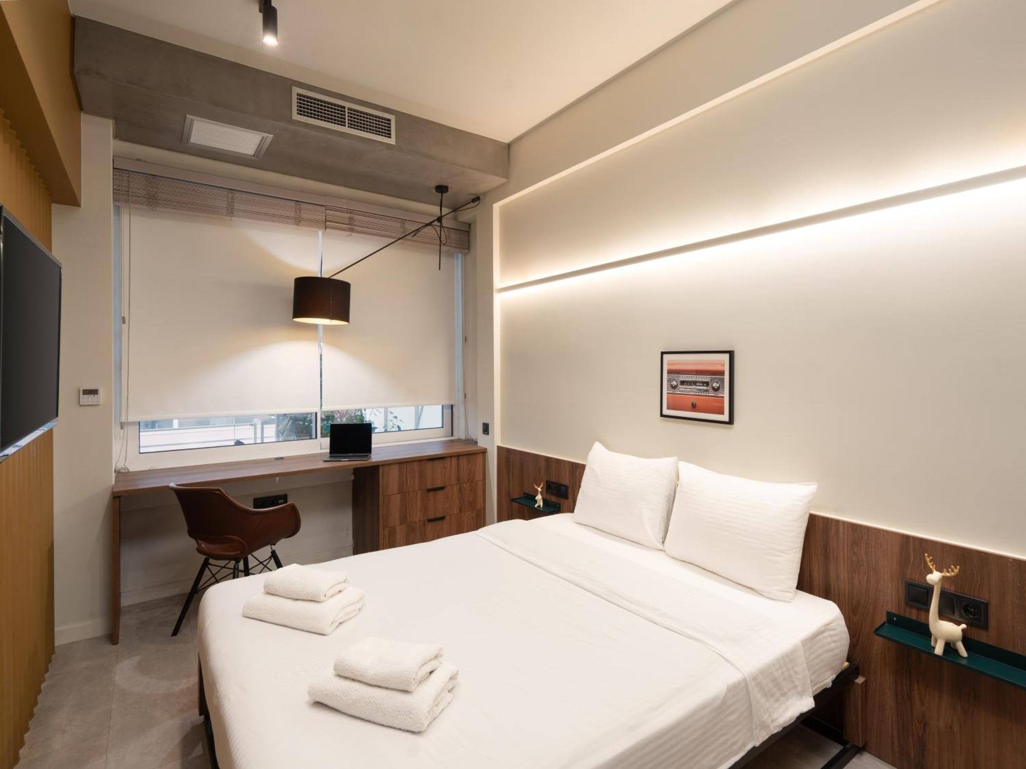 A Place 4U No6 - City Escape With Balcony Lounge & Open Living Space เอเธนส์ ภายนอก รูปภาพ