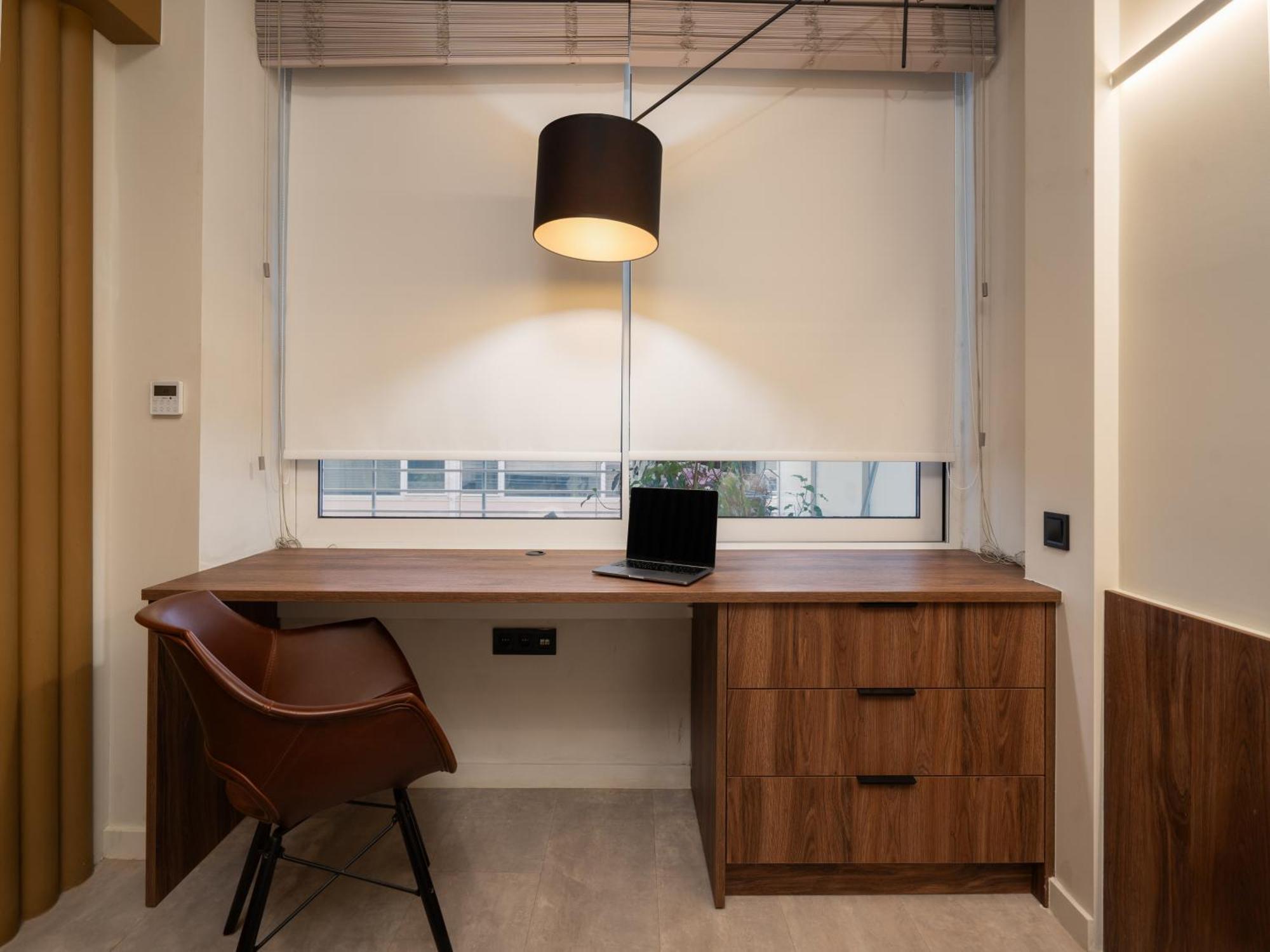 A Place 4U No6 - City Escape With Balcony Lounge & Open Living Space เอเธนส์ ภายนอก รูปภาพ
