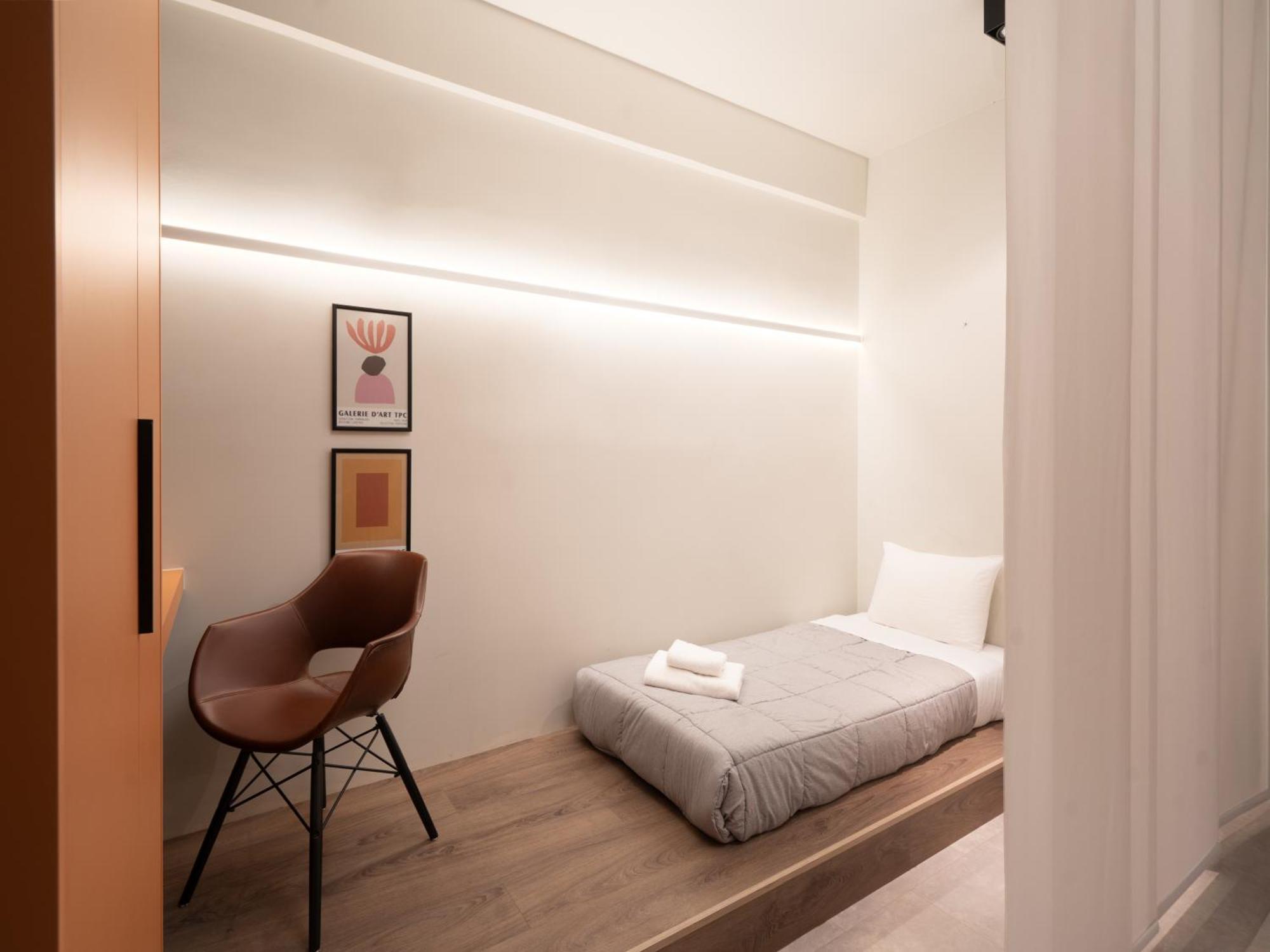 A Place 4U No6 - City Escape With Balcony Lounge & Open Living Space เอเธนส์ ภายนอก รูปภาพ